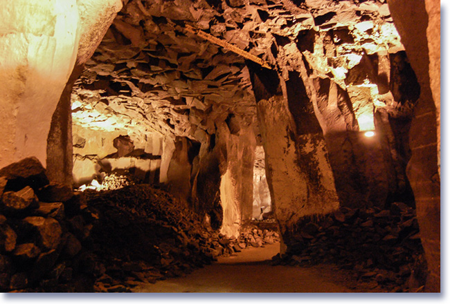 32 m unter der Oberflche - Die Basalt-Felsenkeller unter Mendig - Hier ein Beispiel unter Vulkanbrauhaus/Vulkanbrauerei